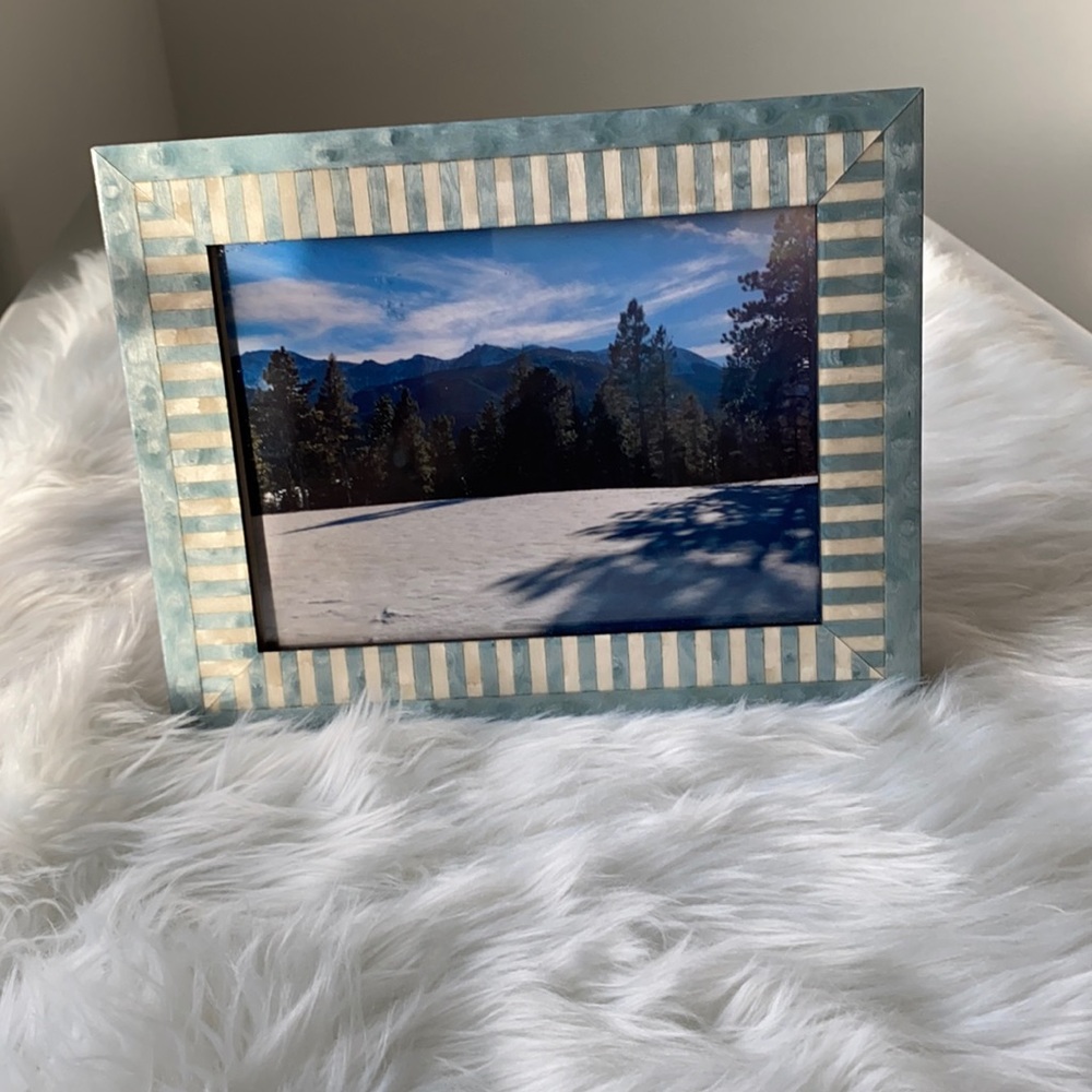 Frame pictures.